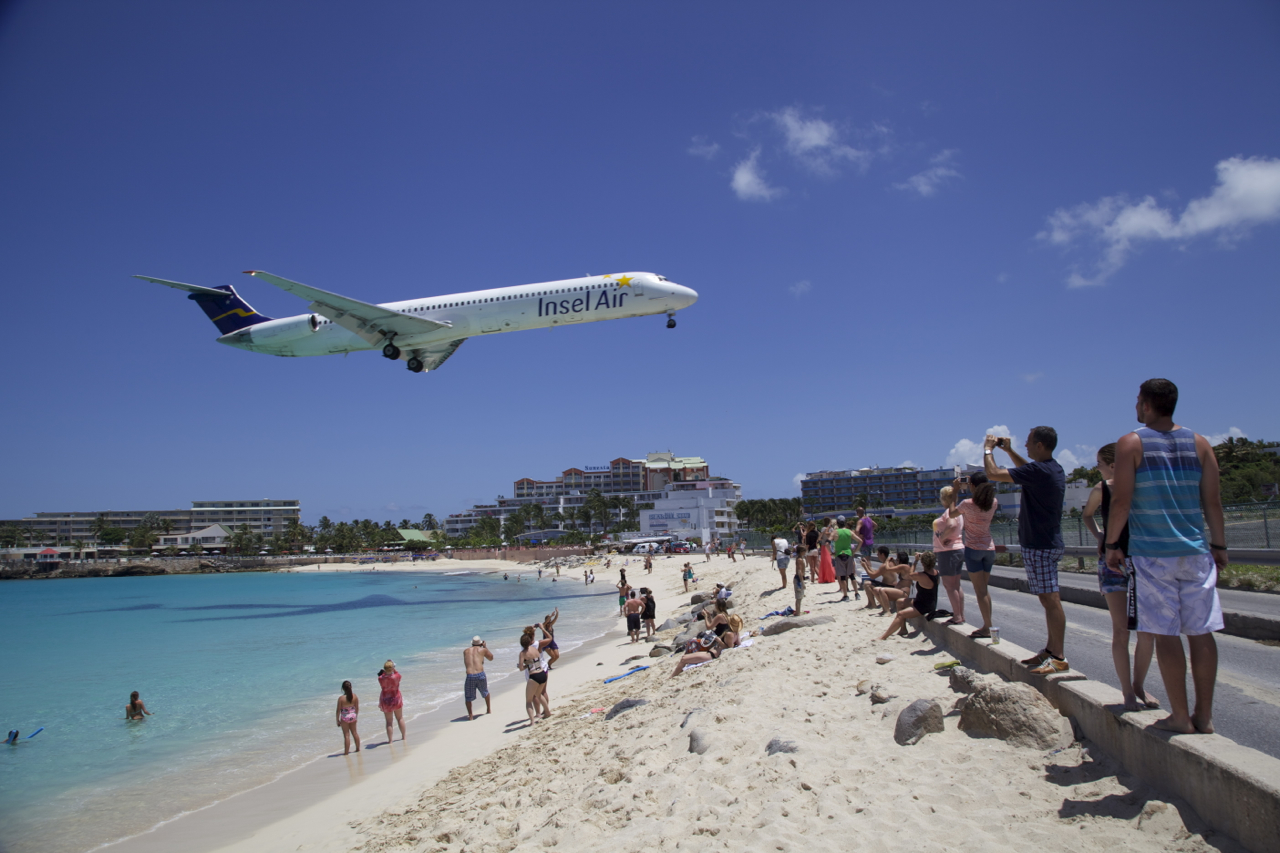 Insel Air Landing at St Maarten
